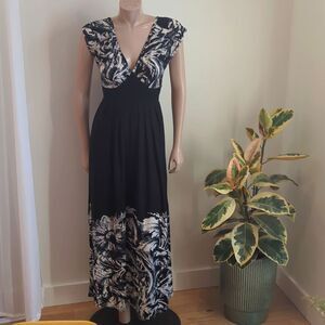 Chic Black and White Sundress with Flutter Sleeves for Night Out